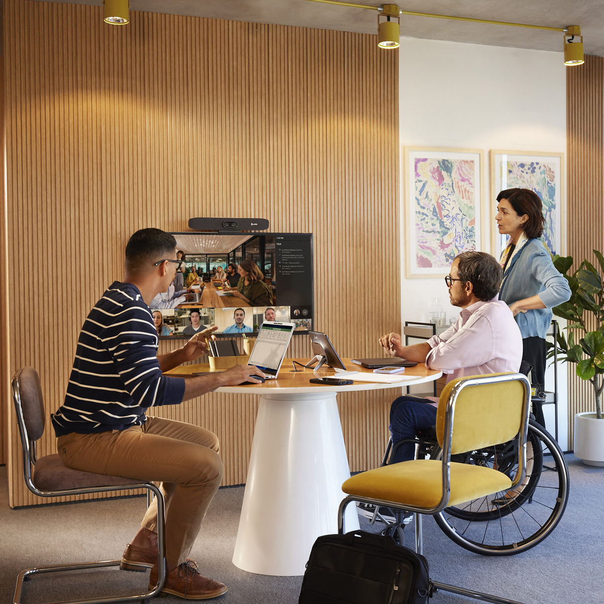 Poly Studio R30 USB Video Bar