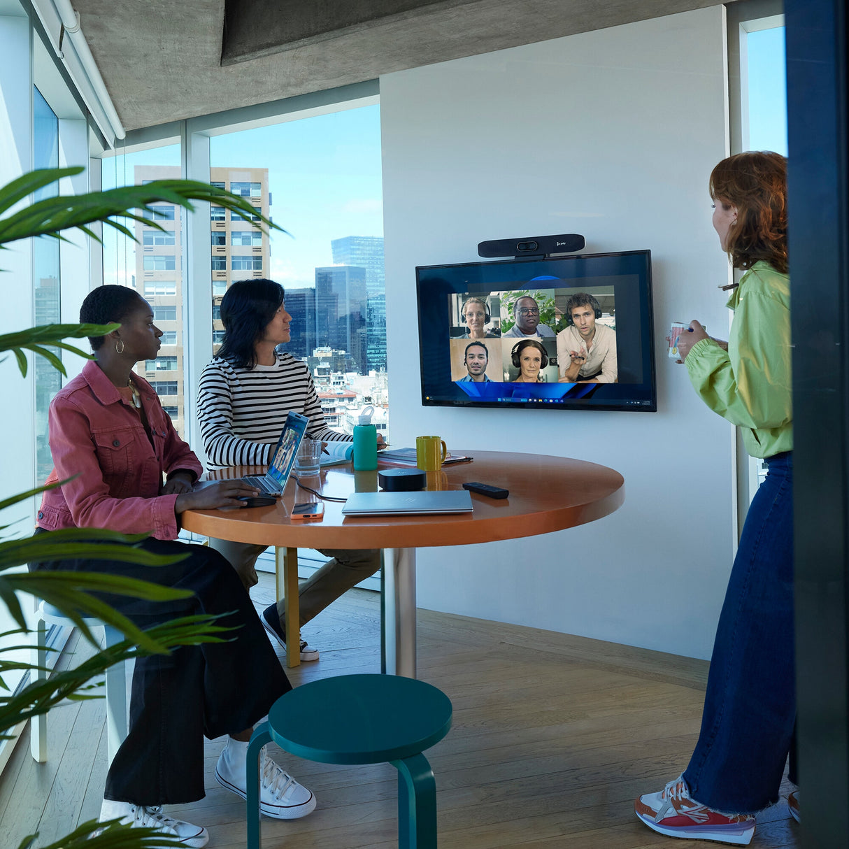 Poly Studio R30 USB Video Bar and BT Remote with HP USB-C Dock G5 (ABB)