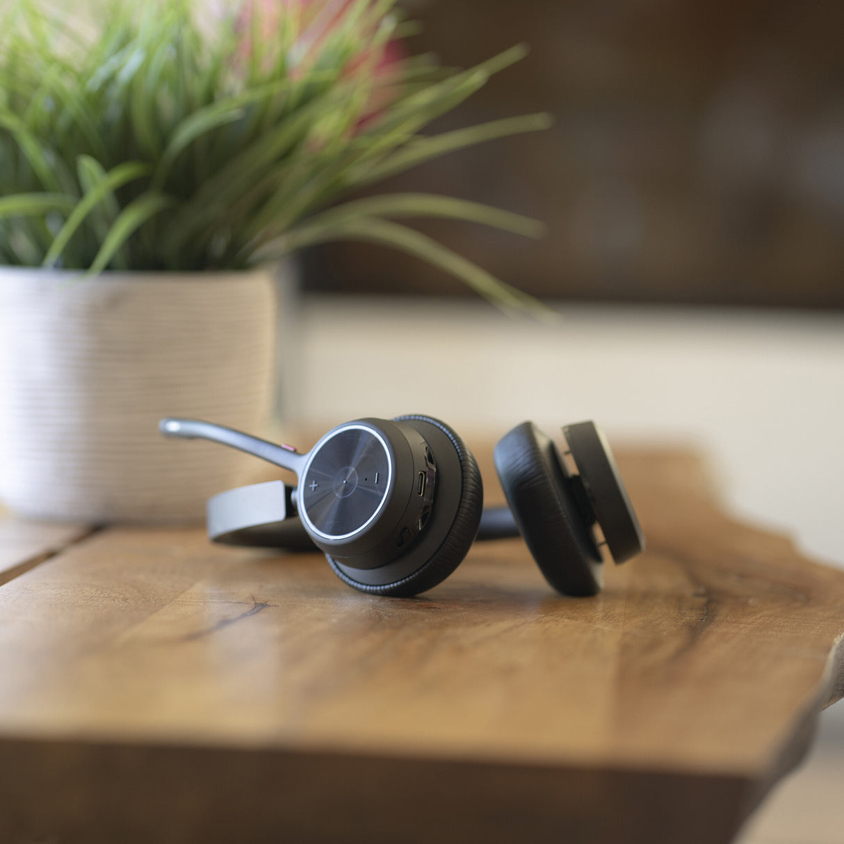 HP Poly Voyager 4320 USB-C Headset +BT700 dongle
