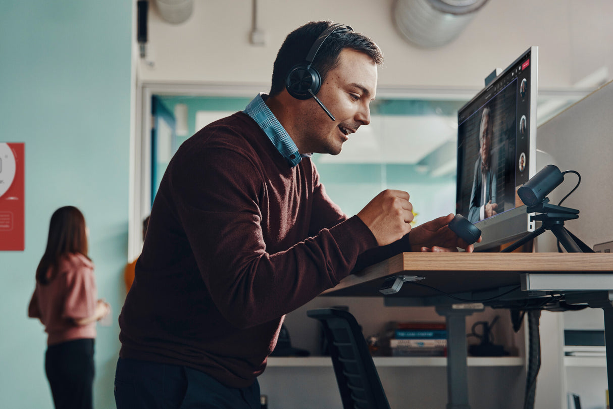 Poly Voyager Focus 2 USB-C-C Headset +USB-C/A Adapter