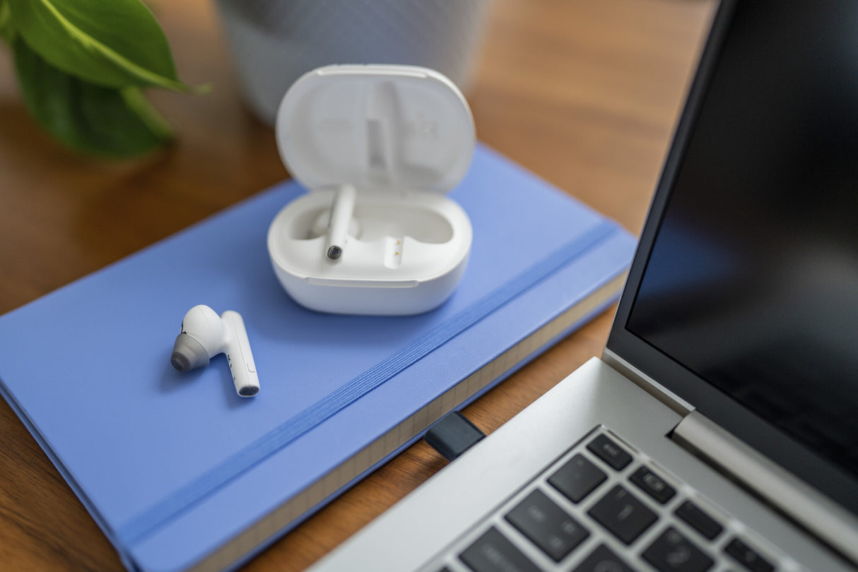 Poly Voyager Free 60/60+ Microsoft Teams Certified White Earbuds (2 Pieces)