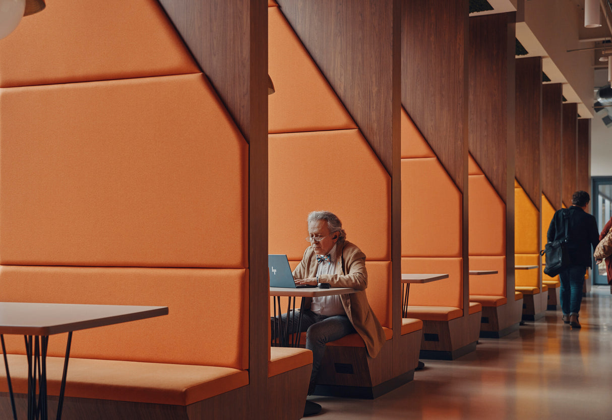 Poly Voyager Free 60 UC M Carbon Black Earbuds +BT700 USB-A Adapter +Basic Charge Case