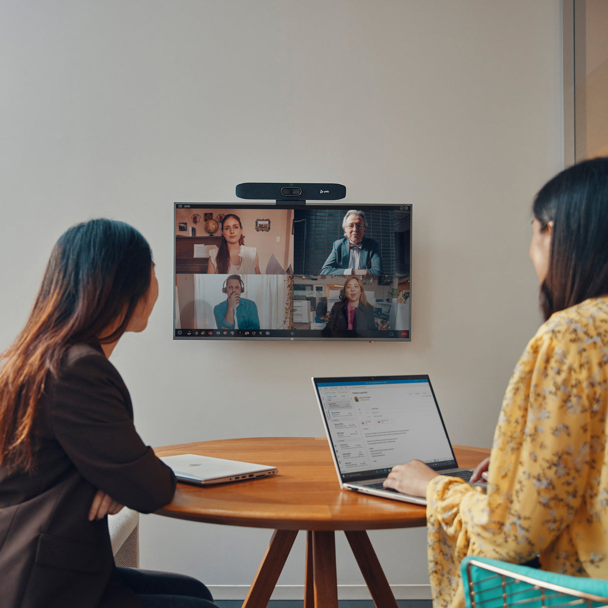 Poly Studio R30 USB Video Bar