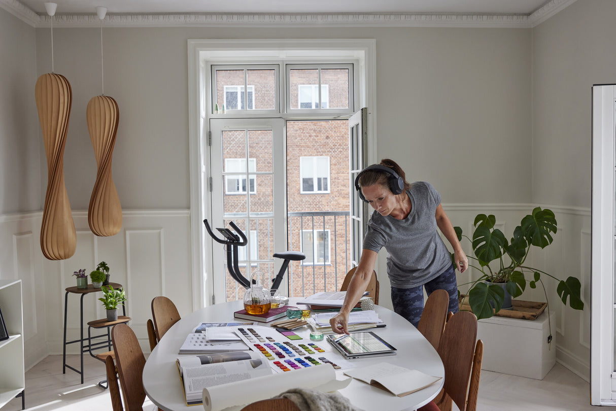 Poly Voyager Surround 85 UC Microsoft Teams Certified USB-C Headset +USB-C/A Adapter +Charging Stand