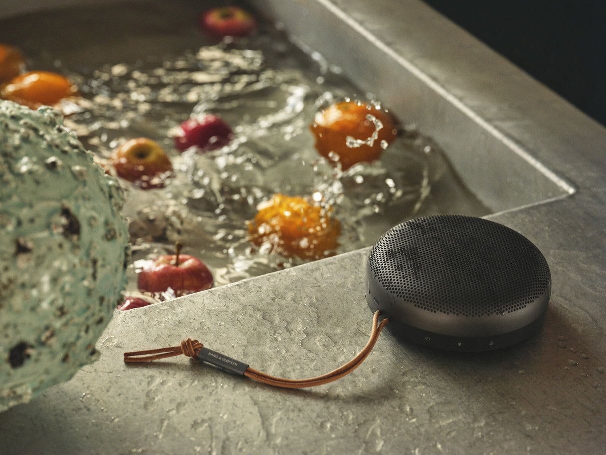 Bang & Olufsen Beosound A1 2nd Gen Anthracite, Black